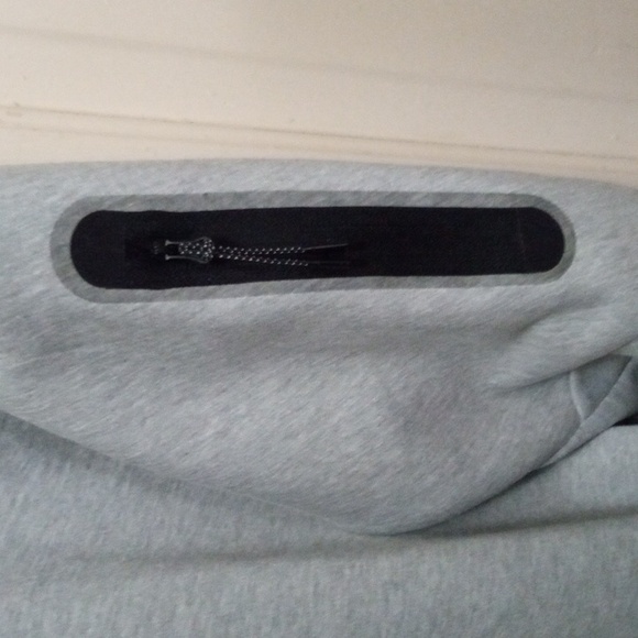 Nwot Nike tech XXL grey hooded zip up sweatshirt ended up buying a crew necktech - Picture 2 of 5